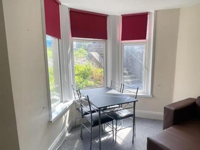 House for rent in Follaton, Strode