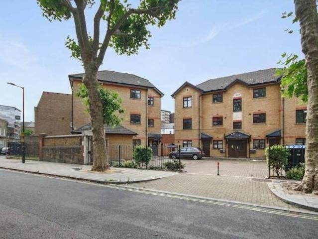 Flat for rent in Cat Hill