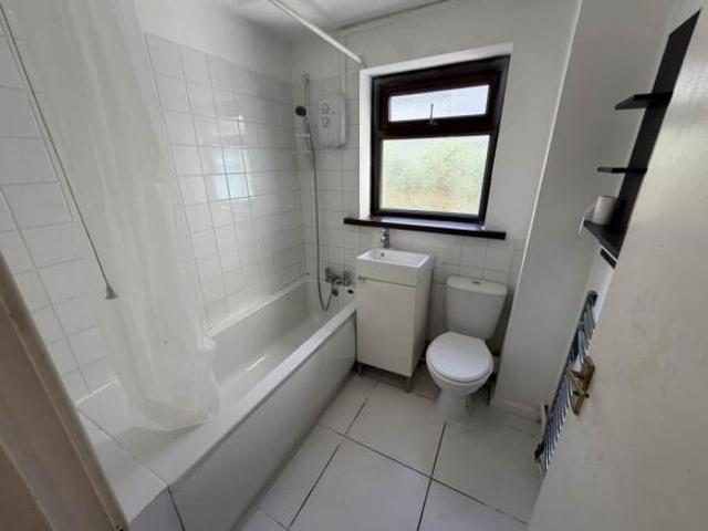 Flat for rent in Maindy, Cardiff