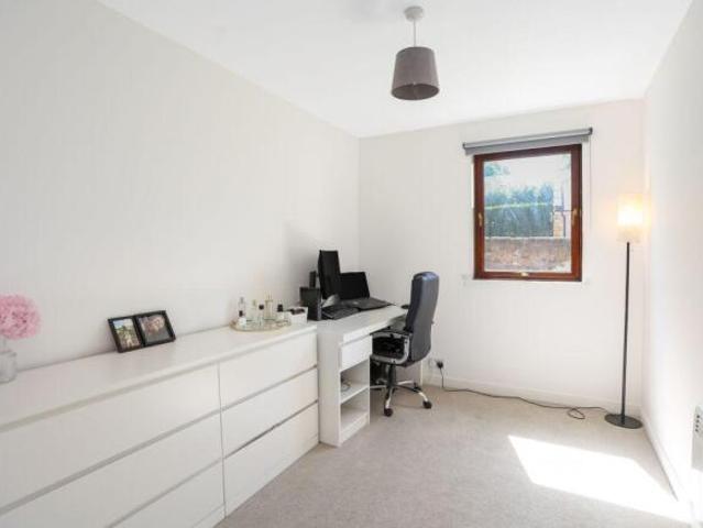 Flat for sale in Duddingston, Scotland
