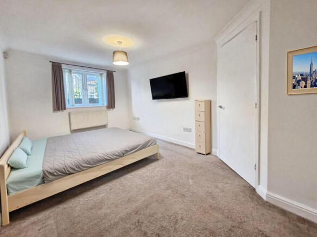 Flat for sale in Kirkstall, West Yorkshire