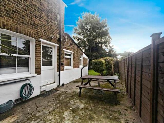 Flat for sale in Cat Hill
