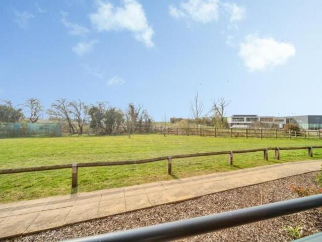 Flat for sale in Fairfields