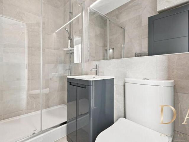 Flat for sale in Brentwood, Essex
