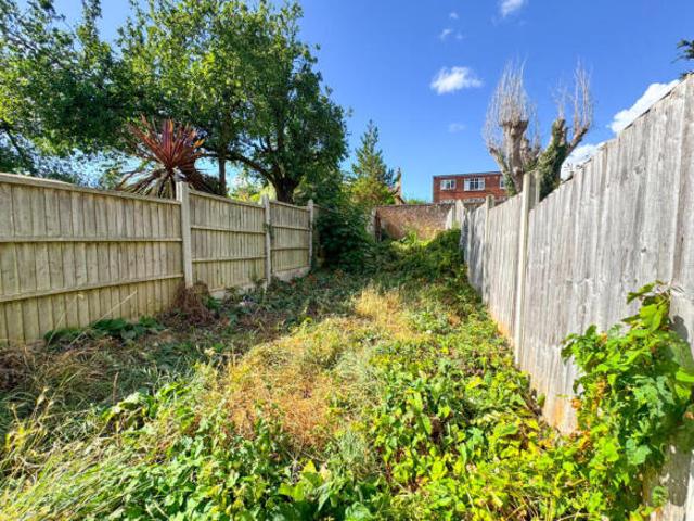 Flat for sale in Alton Barnes, Essex
