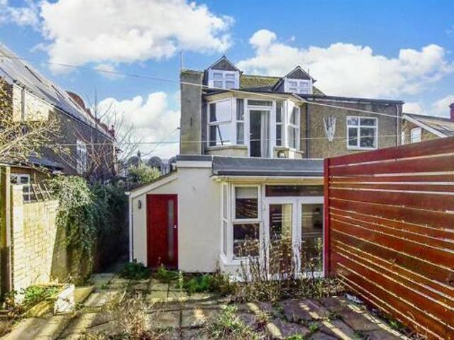 House for sale in Upton, Acol
