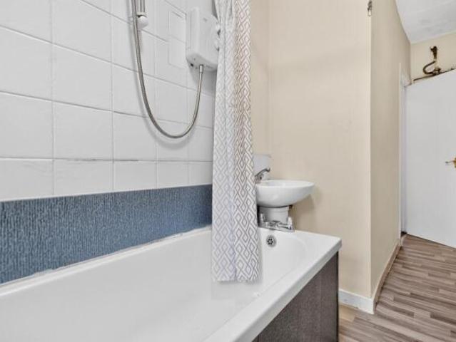 Flat for sale in Budhill, Glasgow