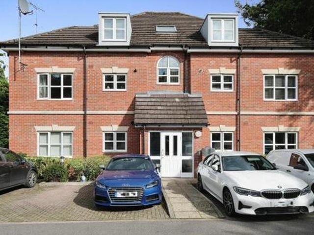 House for sale in Heol-las, Surrey