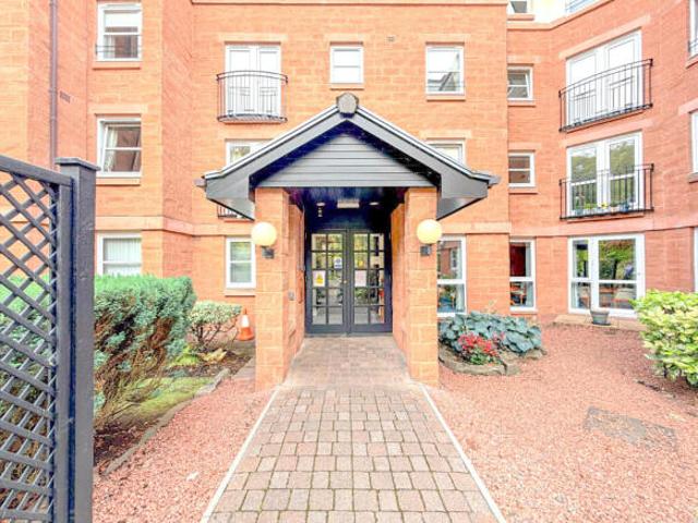 Flat for sale in Blantyre, Scotland
