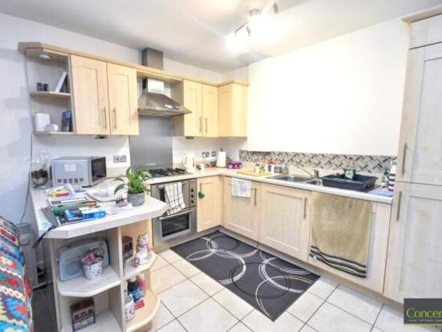 Flat for sale in Castlecroft, West Midlands