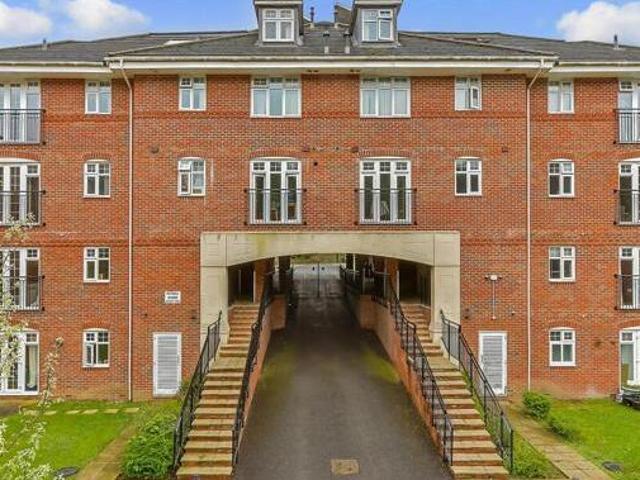 House for sale in Hillview, Surrey