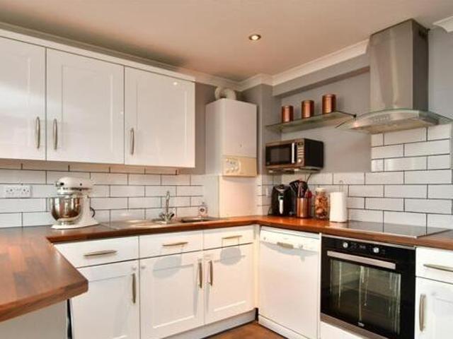 House for sale in Hillview, Surrey