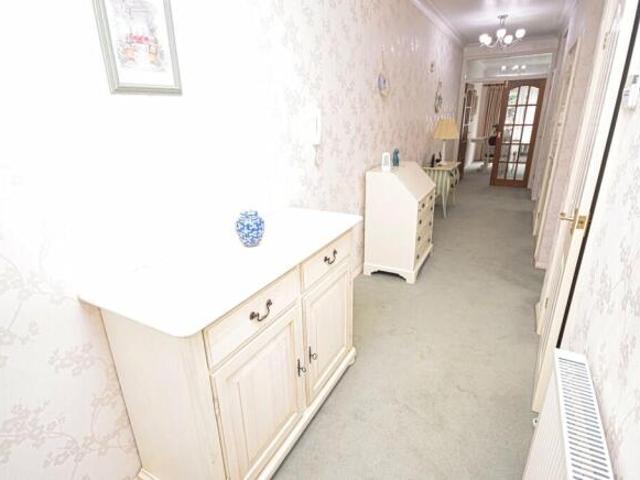 Flat for sale in South Lane, West Yorkshire
