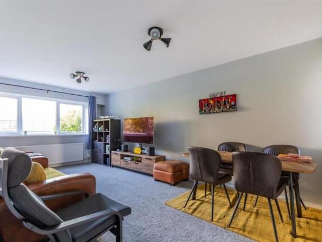 Flat for sale in Roath, Wales