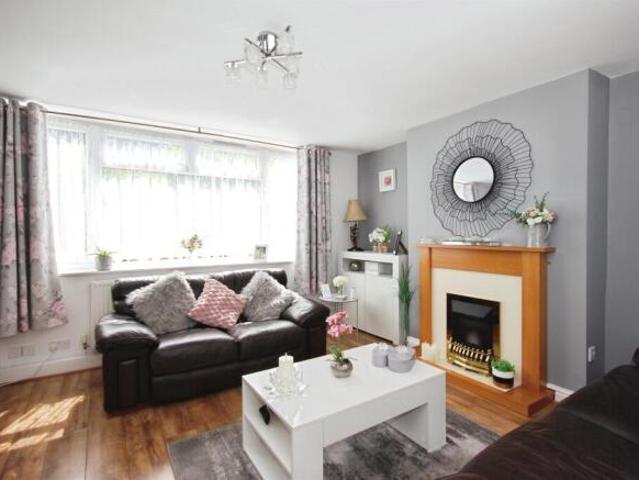 Flat for sale in Lillington, Warwick