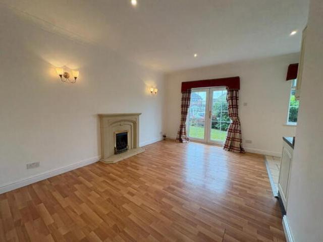 Flat for sale in Maghull, Sefton