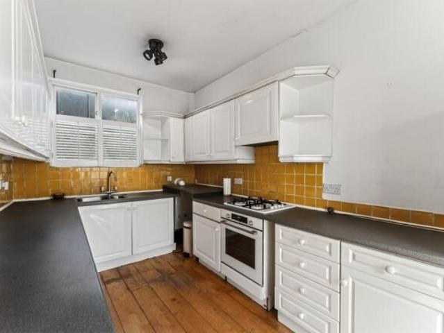 Flat for sale in Earlsfield, Greater London