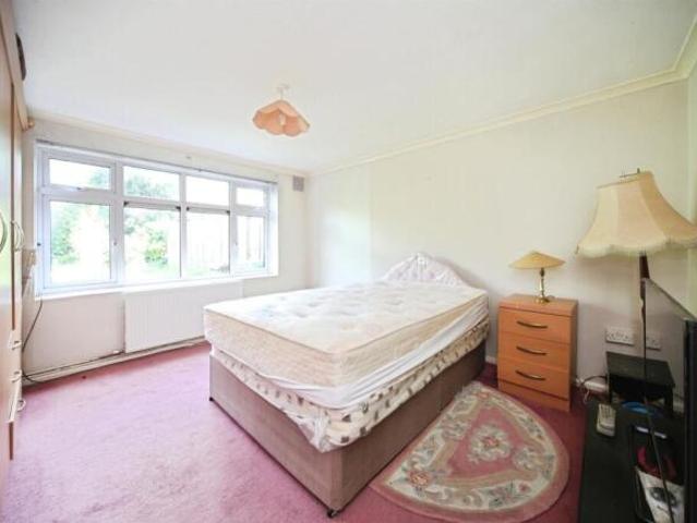 Flat for sale in Spring Park, Luton