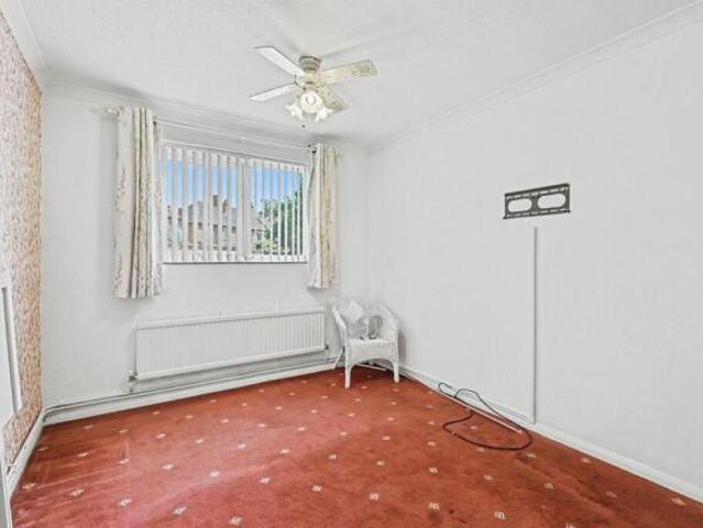 Flat for sale in Spinney Hill, Northampton