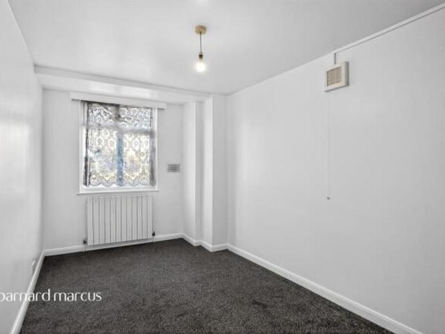 Flat for sale in London Borough of Croydon, Thornton Heath