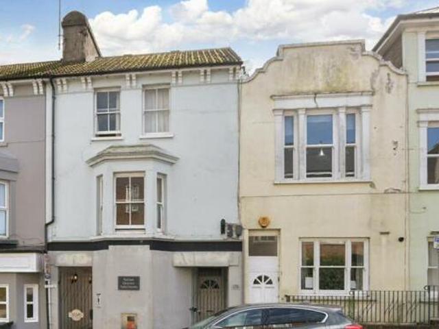 House for sale in Lucastes, Perryfields