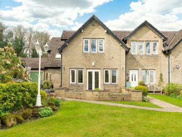 House for sale in Huddersfield, West Yorkshire