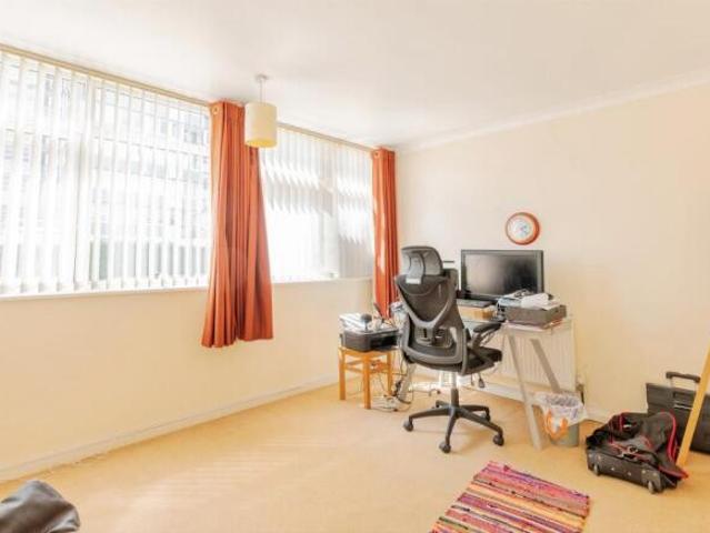 Flat for sale in Cheylesmore, West Midlands