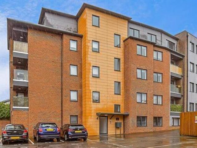 House for sale in Pachesham Park, Surrey