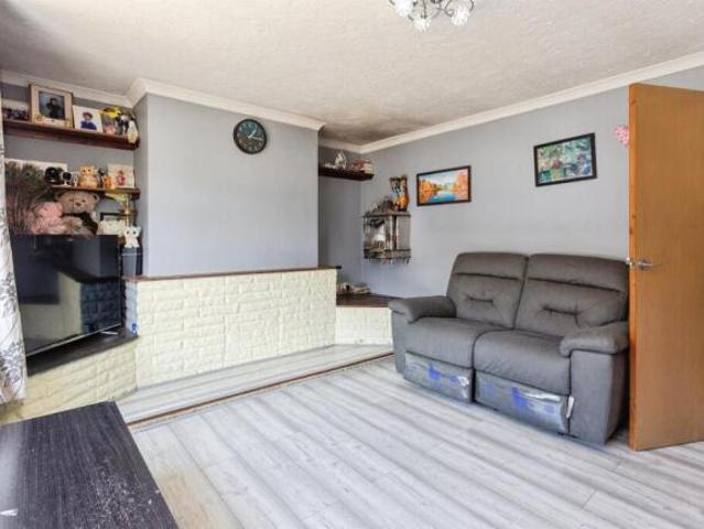 Flat for sale in North Watford, Hertfordshire