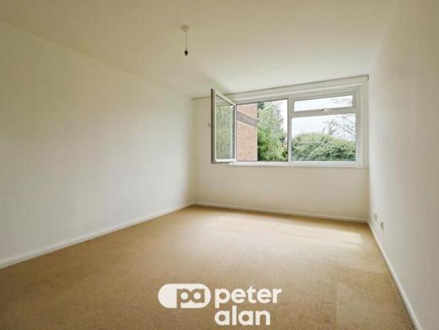Flat for sale in Llanishen, Wales