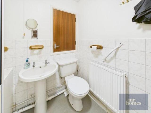 Flat for sale in Canton, Cardiff
