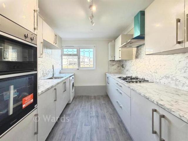 Flat for sale in Monks Orchard, Kent