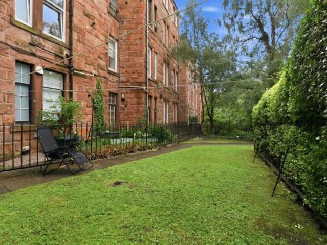 Flat for sale in Hyndland, Scotland
