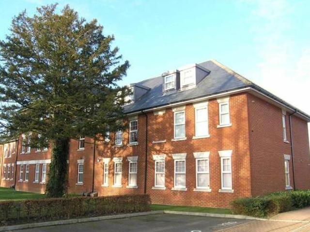 House for sale in Chessington