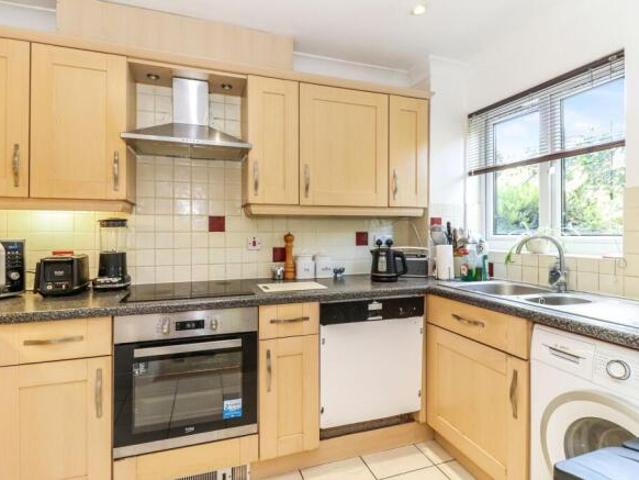 Flat for sale in Batchworth, Hertfordshire