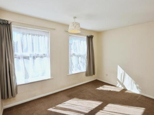 Flat for sale in Southampton, England