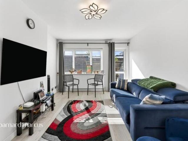 Flat for sale in Worcester Park, Greater London