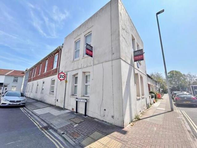 Flat for sale in Copnor, Portsmouth