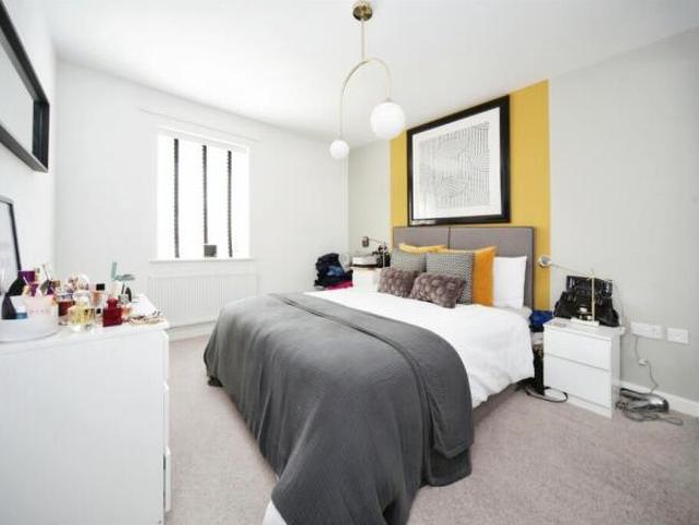 Flat for sale in Spring Park, Luton