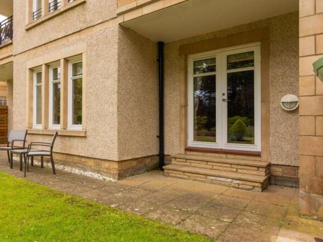 Flat for sale in Morningside, Scotland