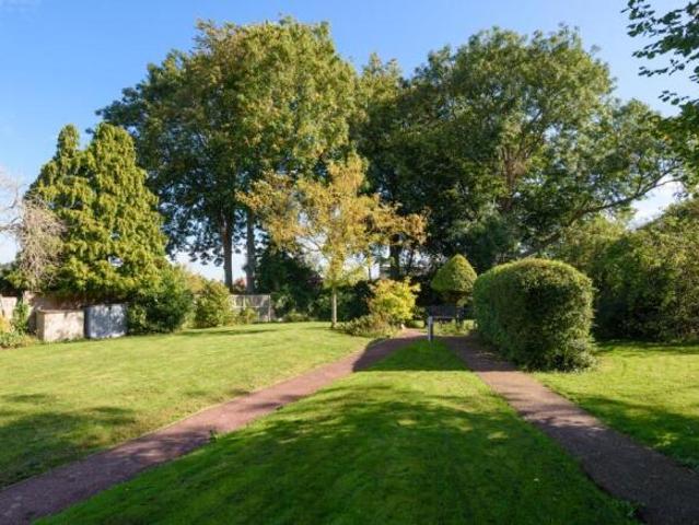 Flat for sale in Bridgefield, Kent