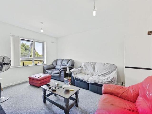 Flat for sale in Northampton, Northamptonshire