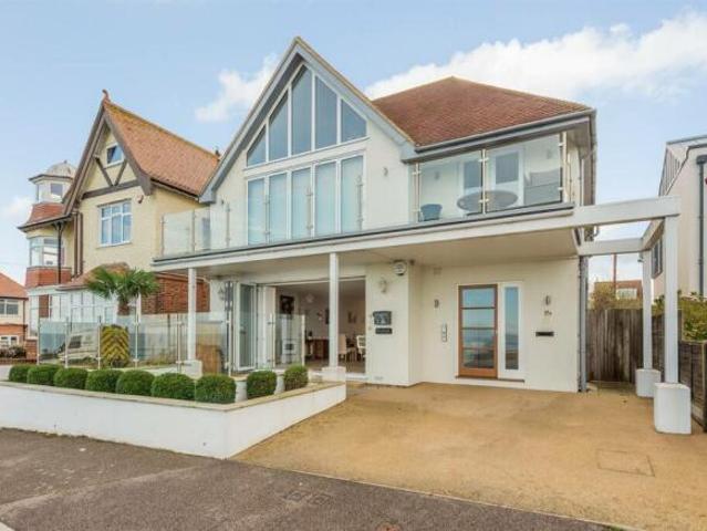 Flat for sale in Herne, Kent