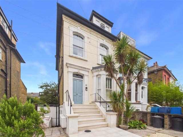 Apartment for rent in St Margarets, Greater London