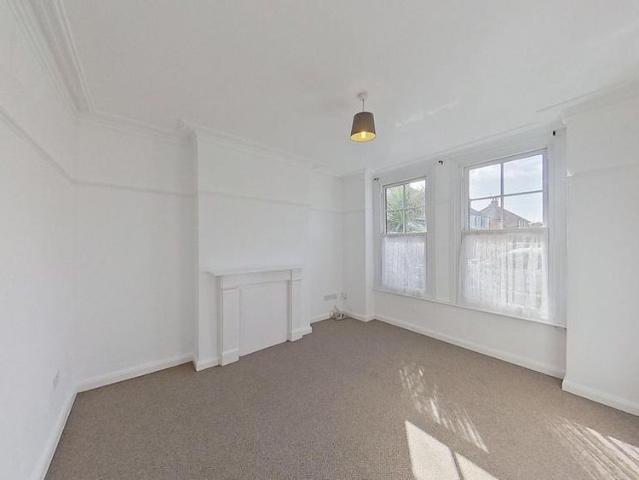Apartment for rent in Hunter's Forstal, Canterbury