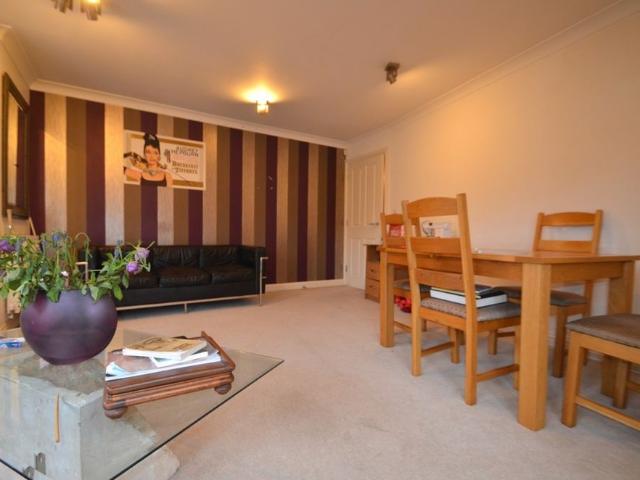 Apartment for rent in Row Town, Surrey