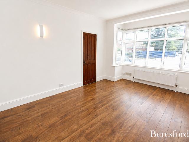 Apartment for rent in Ardleigh Green, Greater London