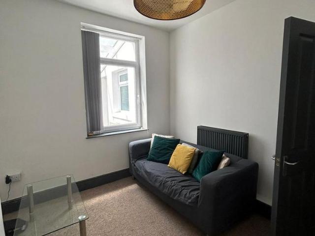 Apartment for rent in Nangreaves, Wales