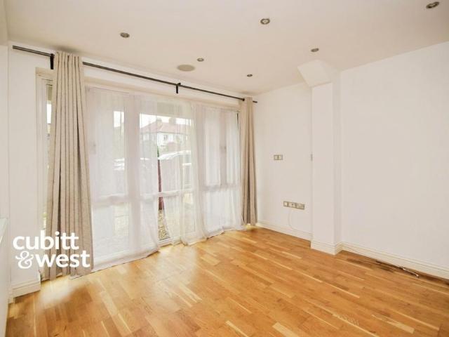 Apartment for rent in London Borough of Croydon, Purley