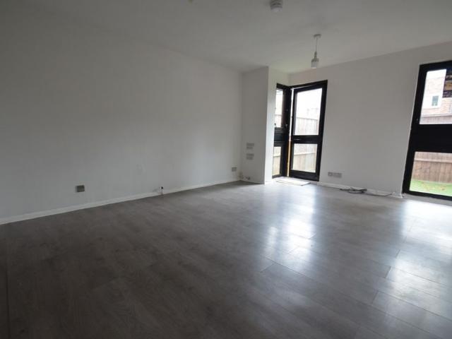 Apartment for rent in Sparrow Farm, Greater London